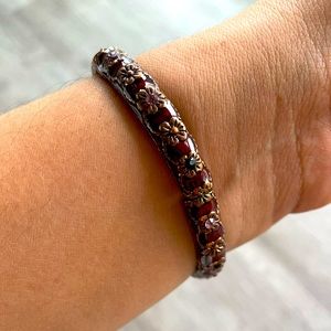 Floral Whispers: Embossed Flower Stretch Bracelet - A Touch of India's Elegance